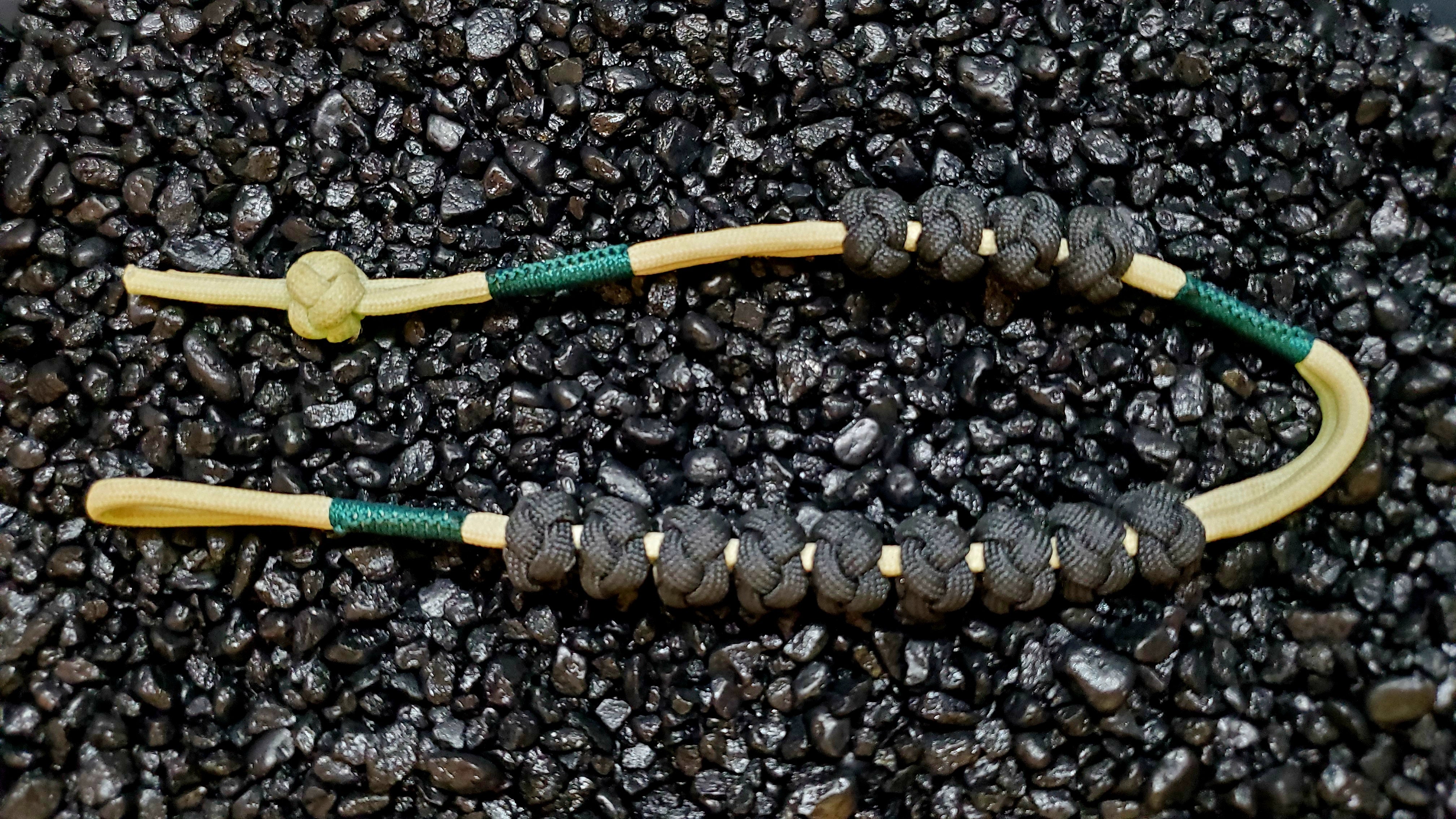 Paracord Pace Counter Ranger Beads (Black/Glow-In-The-Dark)